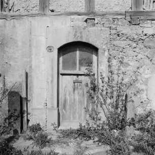 Arnsdorf-Kleinwolmsdorf. Bauernhof Nr. 4 (bez. 1823). Portal