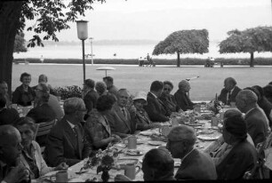Nobelpreisträgertagung 1960 Mediziner; Bayrisches Frühstück am Tisch: Gesamttisch