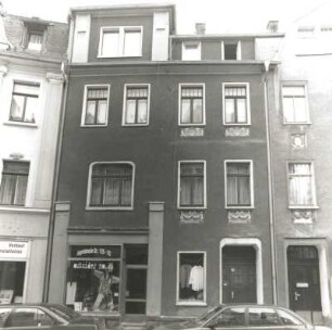 Reichenbach (Vogtland), Bahnhofstraße 21. Wohnhaus mit Laden (um 1910). Straßenfront