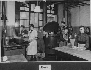 Küche, NEF-Album, S. 51; Foto 1946