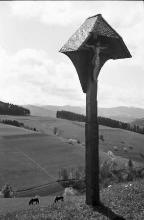 St. Märgen: Kruzifix an der Straße