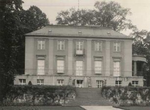 Bad Freienwalde, Schloss : Bad Freienwalde. Schloss (Puschkinhaus). Gartenfront