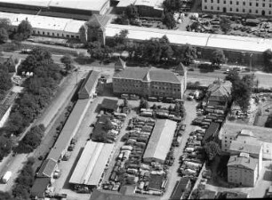 Dresden-Neustadt, Königsbrücker Straße/Ecke Fabricestraße. Firmengebäude (?). Luftbild-Schrägaufnahme nach Nordosten