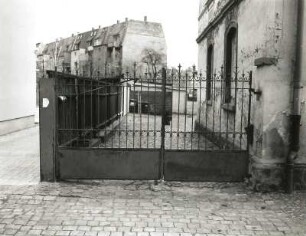 Wurzen, Rudolf-Breitscheid-Straße 8. Wohnhaus (1880/1890). Toreinfahrt