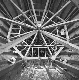 Wiederaufbau der im Zweiten Weltkrieg zerstörten Turmspitze der Christuskirche Karlsruhe