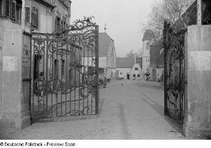 Blick durch das Eingangstor
