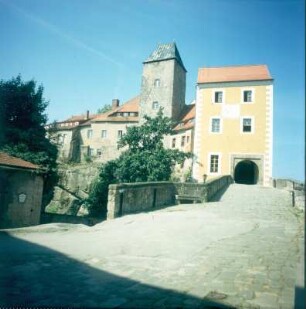 Burg. Vorderes Schloss mit Rampe und sogenanntem zweiten Tor : Hohnstein. Burg. Vorderes Schloss mit Rampe und sogenanntem zweiten Tor