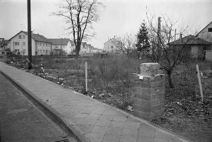 Ruinengrundstück Haid-und-Neu-Straße 120 im Karlsruher Stadtteil Hagsfeld ein Jahr nach der Gasexplosion im dortigen Mehrfamilienhaus im Januar 1972