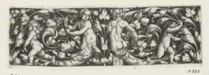 Ornament mit Tritonenpaar und zwei Kindern