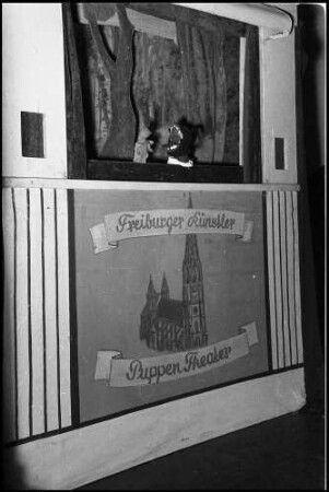 Freiburg: Otto Birkhahn Kasperle, Marionettentheater [Puppentheater], Kasperle-Bühne, nahe