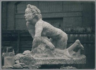 Kriechende I, 1926/27, Kalkstein