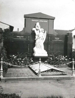 Grabmal Eiselt : Grabmal Eiselt. Granit, Marmor. E. 19. Jh. Dresden-Johannstadt, Trinitatisfriedhof
