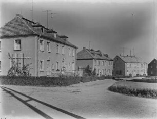 Schlungwitz. Blick auf einen Straßenzug mit AWG-Wohnungen