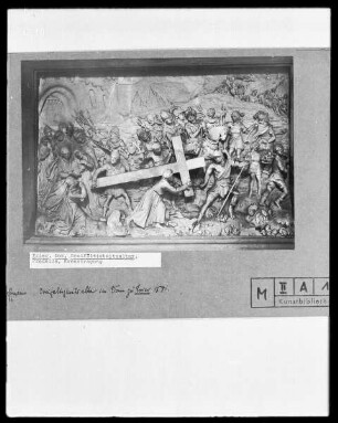 Predella-Relief: Kreuztragung