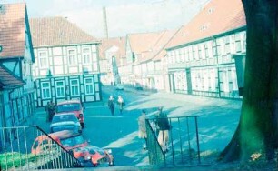 Lüchow: Straße mit ländlichen Reihenhäusern