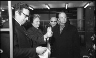 Freiburg: Rhodiaceta, Ministerpräsident Dr. H. Filbinger in der Nylon-Produktion
