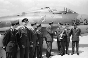 Nato-Wettbewerb der Jagdbomber unter Führung des deutschen Majors Karl Friedrich Müller von der Luftwaffengruppe Süd in Karlsruhe.