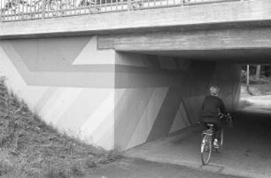 Grafische Ausgestaltung der Fußgängerunterführung in der Waldstadt durch Malermeister Karlheinz Lehmann