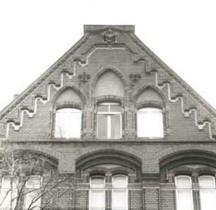 Cottbus, Rudolf-Breitscheid-Straße 1/Ecke Taubenstraße. Verwaltungsgebäude (Finanzamt, ehemaliger Rat der Stadt; um 1900). Giebel (Taubenstrassse)