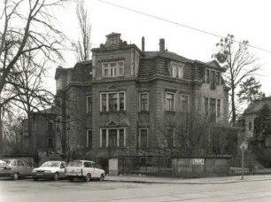 Dresden-Blasewitz, Loschwitzer Straße 16. Wohnhaus mit Laden (1886/1900). Eckansicht mit Fassade Lene-Glatzer-Strasse