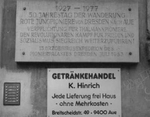 Aue, Rudolf-Breitscheid-Straße 49. Gedenktafel für die Roten Jungpioniere (1927-1977)