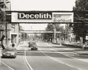 Eilenburg. Ziegelstraße. Werbung für "Decelith" an einer Rohrbrücke