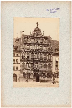 3-geschossiges Gebäude mit Renaissancegiebel: Ansicht