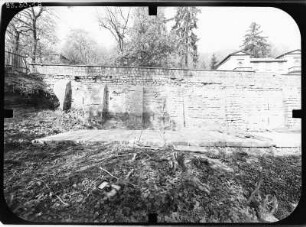 Arnstadt. Stützmauer