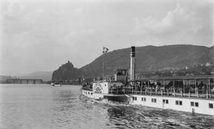 Personen-Seitenraddampfer "Tetschen" (1892, Werft Blasewitz) in Fahrt. Blick zur Burg Schreckenstein