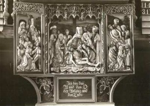 Flügelaltar aus Schneeberg (um 1510), Kreuzabnahme. Scheibenberg, Johanniskiche : Flügelaltar aus Schneeberg (um 1510), geöffnet. Predella und Kreuzabnahme im Mittelschrein, Kreuztragung und Grablegung. Holz, farbig gefaßt. Breite des Mittelschreins 143 cm. Scheibenberg, Stadtkirche St. Johannis