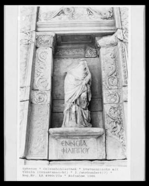 Statue der Ennoia (Urteilskraft) als Tugend des Celsus