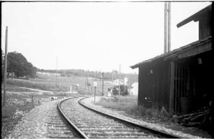 Spritzzug, Gammertingen, Bahnübergang Friedhofstraße, alte angebaute Schuppen, die 1979 beseitigt wurden