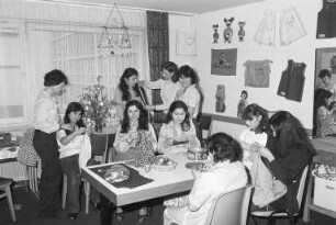 Deutscher Hausfrauenbund Landesverband Baden. Lehrgang IX "Grundausbildung Hauswirtschaft in der Schule der Frau und Familie" in der Kreuzstraße 3