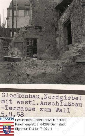 Darmstadt, Schloss / Glockenbau / Bild 1 und 2: Zerstörter Nordgiebel
