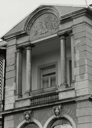 Mügeln, Doppelwohnhaus : Mügeln (Kreis Oschatz), Doppelwohnhaus, Goethestraße 11/13, um 1900, Teilansicht der Fassade Nummer 13