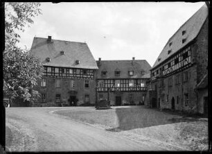 Gießen. Kloster Schiffenberg. Hof des Augustiner Chorherren-Stifts