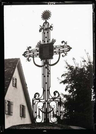 Pfarrkirche; Grabkreuz