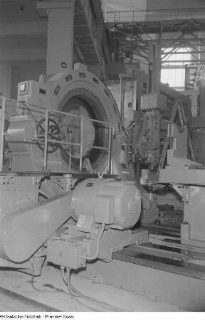 Kurbelwellen-Zapfendrehmaschine