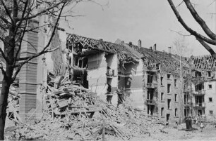 Zerstörungen Zweiter Weltkrieg - Luftangriff auf Karlsruhe am 02./03.09.1942. LS-Revier VI. Kaiserallee (?)