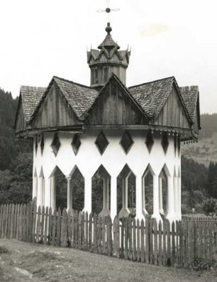 Durau, Rumänien. Brunnenhaus beim Kloster
