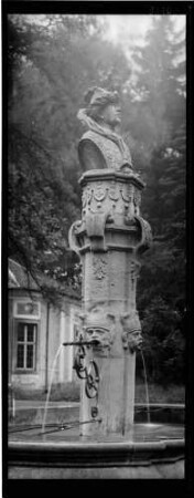 Schloß Favorite Schloßgarten Brunnen