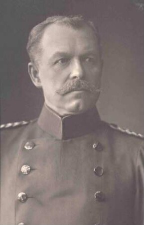 Oskar von Bossert, Oberst und Kommandeur des Regiments von 1907-1910, Brustbild