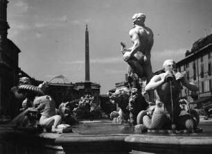 Fontana del Nettuno (ehemals Fontana dei Calderari) : Fontana del Nettuno (1576; G. della Porta). Rom, Piazza Navona