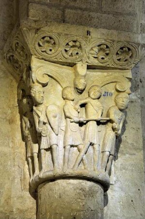 Romanische Kapitelle im Inneren — Kapitell 19: Kampfszene