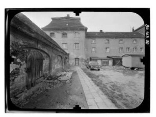 Faulenrost. Ehem. Gut (1760-1764). Kavaliershäuser. Hofansicht mit Wirtschaftsgebäude