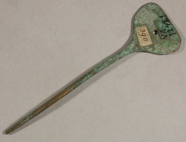 Bronze garment pin (Tupu)