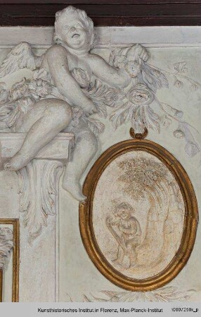 Stuckreliefs mit Puttendarstellungen : Putto mit Harfe