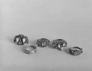 Ring mit drei Blüten
