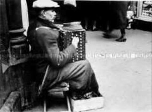 Kriegsversehrter Straßenmusikant