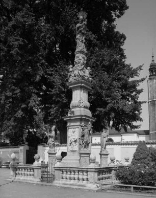 Denkmal mit dem heiligen Johannes von Nepomuk